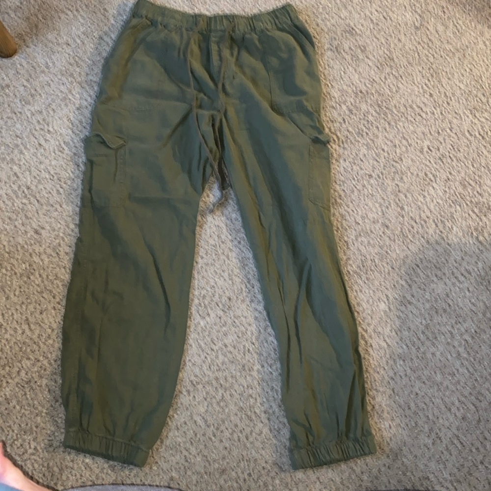 Women’s cargo joggers